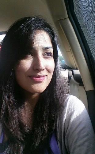 Yami Gautam makyajsız 8