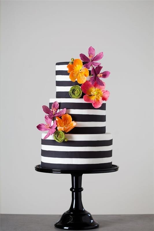 διακόσμηση κέικ λωρίδες λευκά μαύρα λουλούδια