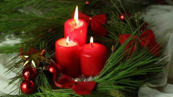 παραδοσιακά κόκκινα κεριά Χριστούγεννα