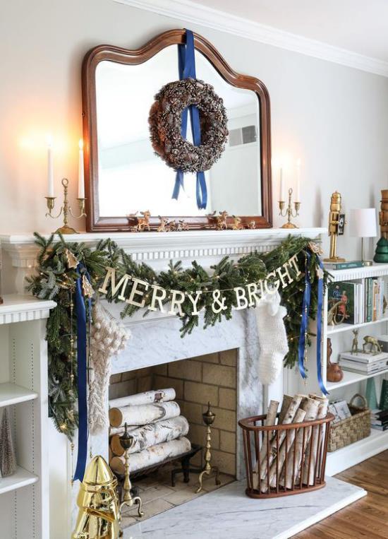 ονειρεμένες χριστουγεννιάτικες διακοσμήσεις στο σαλόνι τζάκι διακοσμούν πράσινο γιρλάντα καθρέφτη Χριστουγεννιάτικο στεφάνι
