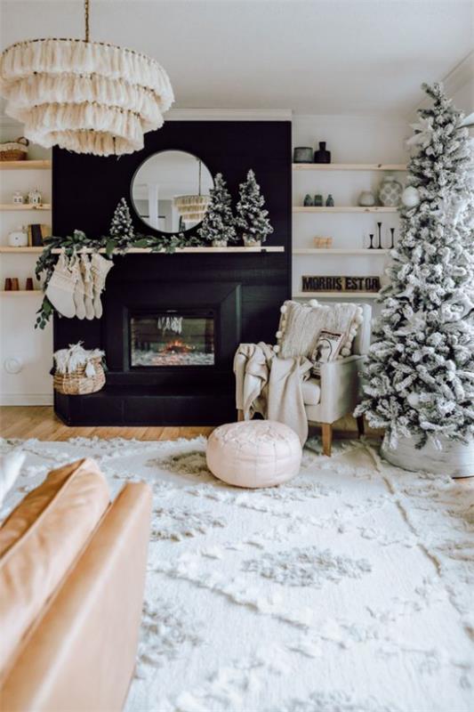 ονειρεμένες χριστουγεννιάτικες διακοσμήσεις στο σαλόνι τόνο σε τόνο σχεδιασμός δωματίου ανοιχτό γκρι ανοιχτό μπεζ λευκό