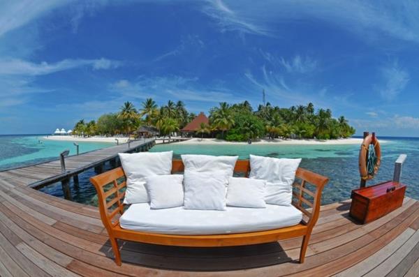 ονειρεμένες διακοπές στις Μαλδίβες επιπλώνοντας ιδέες στον καναπέ στο νησιώτικο στυλ