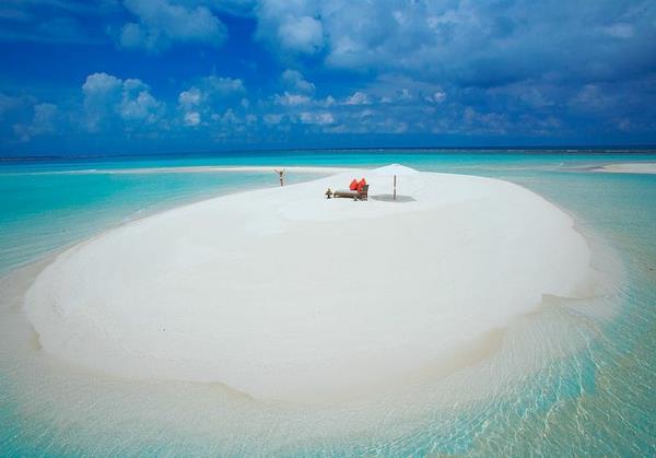 ονειρεμένες διακοπές στις ιδέες επίπλωσης σε νησιώτικο στιλ στις Μαλδίβες