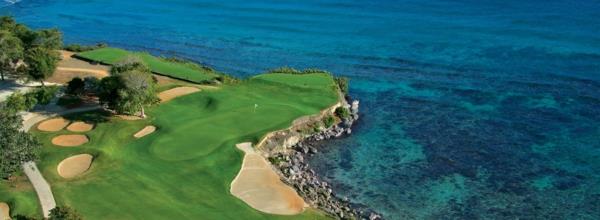 ονειρεμένες διακοπές καραϊβικής γκολφ παίζουν θέα στον ωκεανό