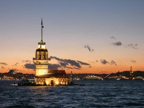 ονειρεμένες διακοπές Τουρκία Κωνσταντινούπολη θαλάσσια φώτα νύχτας