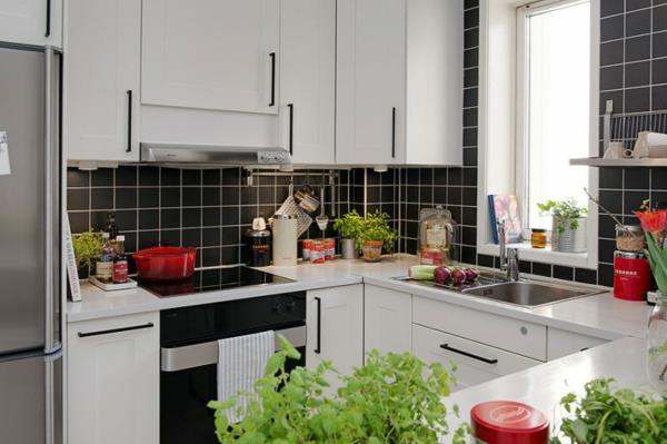 μοντέρνο διαμέρισμα συμπαγής λευκή μαύρη κουζίνα