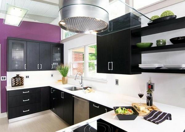 μοντέρνο μοβ χρώμα εξοπλισμός κουζίνας μαύρο ντουλάπι κουζίνας λευκός καθρέφτης με πλακάκια