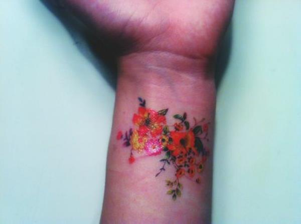 μοντέρνα τατουάζ ιδέες καρπού μοτίβο λουλουδιών