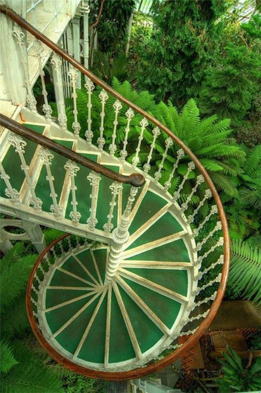 σκάλες σχήμα πράσινη σπείρα φύτευση