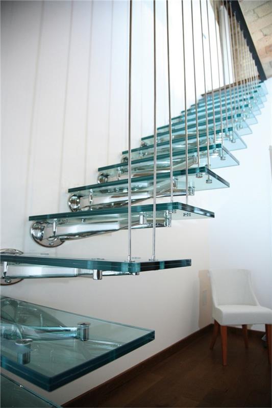 κιγκλίδωμα σκάλας ασυνήθιστο σχέδιο μεταλλικές ράβδοι γυάλινες σκάλες