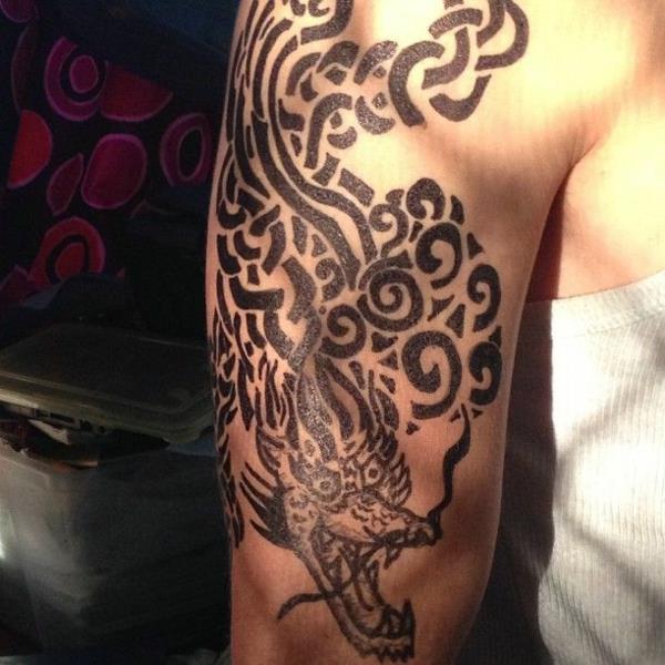 τατουάζ άνω βραχίονα για άνδρες μοτίβο δράκων