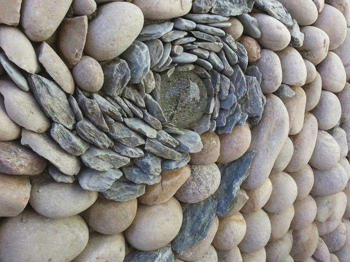 τοίχος από ξηρή πέτρα φυσικές πέτρες τοιχοποιία τοιχοποιία στρογγυλές πέτρες στρώνουν γυάλινη μπάλα