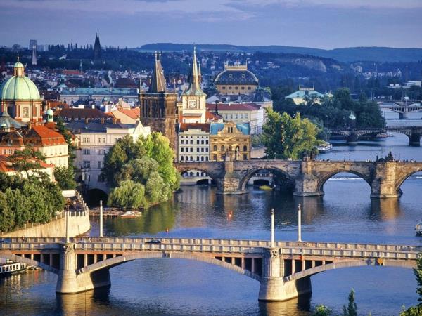 Τσεχία ταξίδια διακοπές στον ποταμό γέφυρα της Πράγας