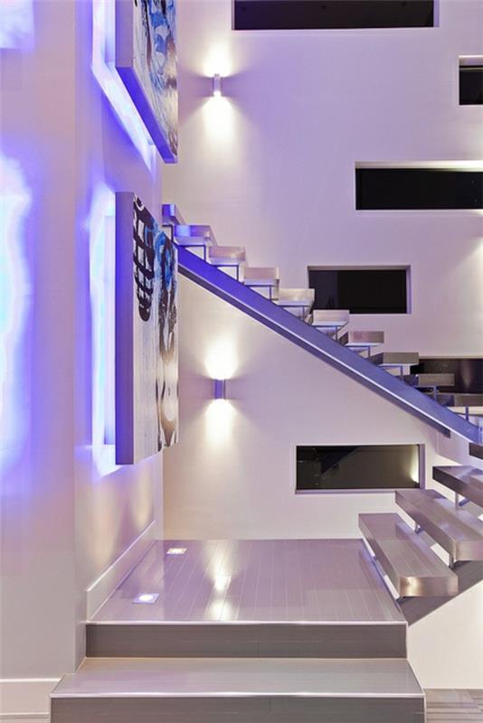 υπερσύγχρονη σκάλα πορφυρό τοίχο φωτισμού νέον