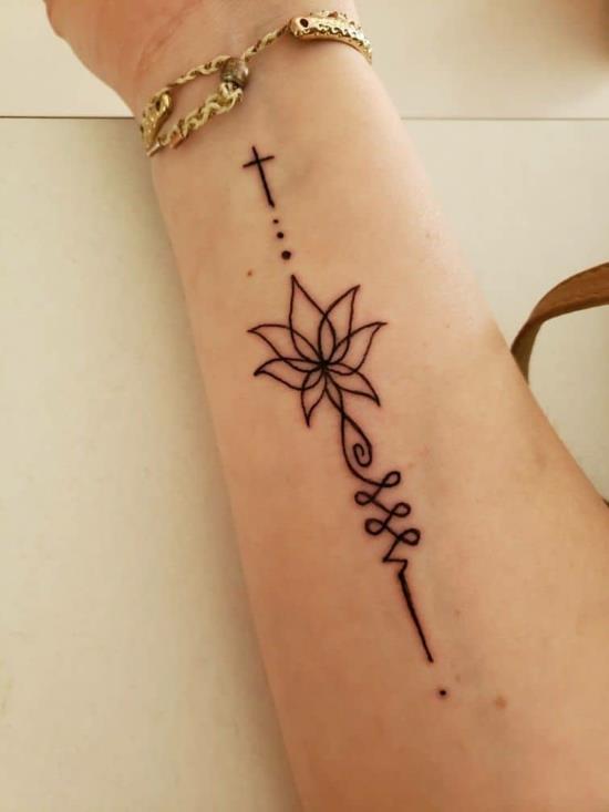 unalome τατουάζ με σταυρό χέρι
