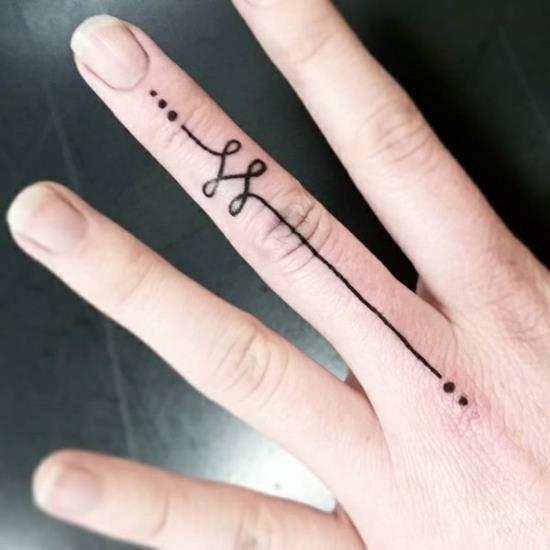 unalome τατουάζ μεσαίο δάχτυλο μαύρο έργο