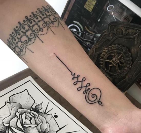 unalome tattoo αντιβράχιο γυναίκες