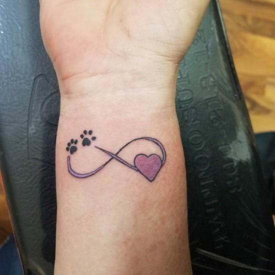 σύμβολο άπειρο τατουάζ ιδέα καρπού με καρδιά