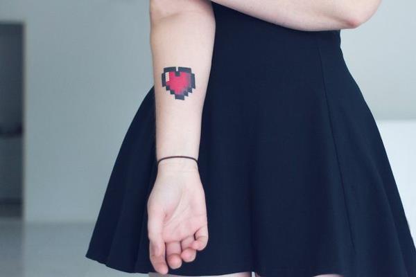βραχιόνων τατουάζ μοτίβα καρδιά κόκκινο pixel