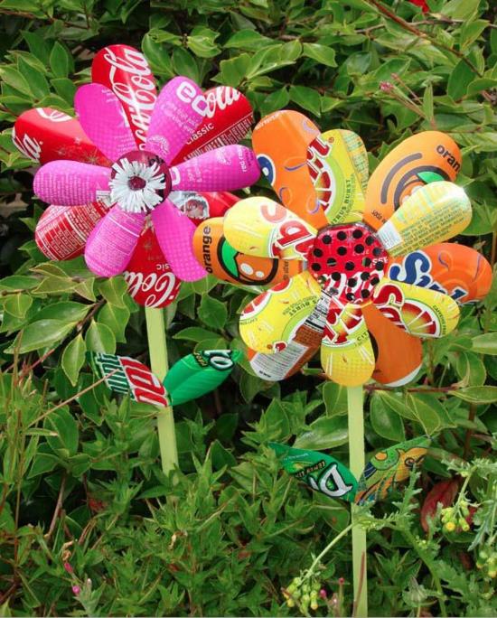 Κάντε τα λουλούδια της ανακύκλωσης να προστατεύουν τον εαυτό σας από τη διακόσμηση του κήπου