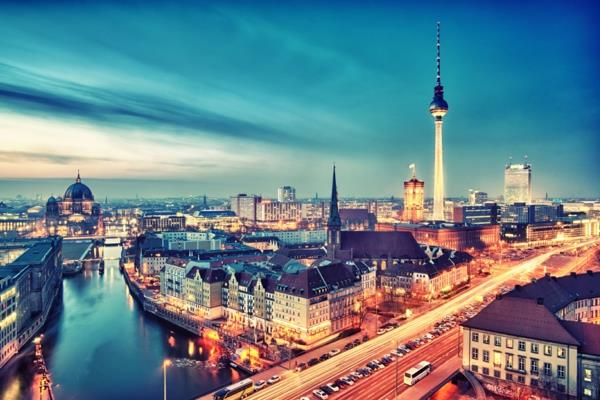 προορισμοί διακοπών Ευρώπη Βερολίνο νύχτα πόλη πανόραμα