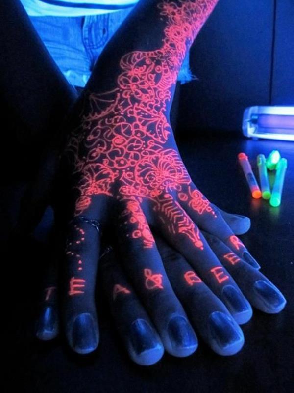 τατουάζ μαύρο φως τατουάζ κόκκινο χέρι