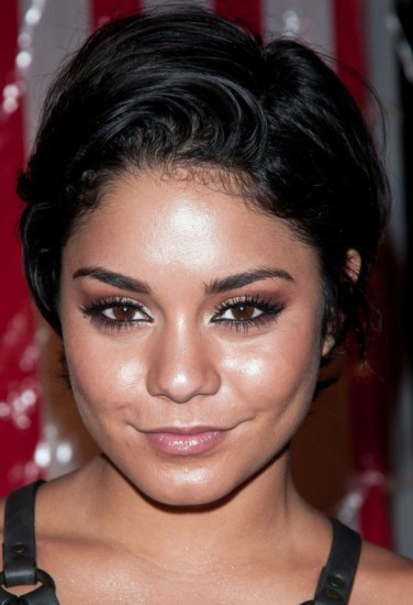 vanessa hudgens yan taranmış kısa saç modeli