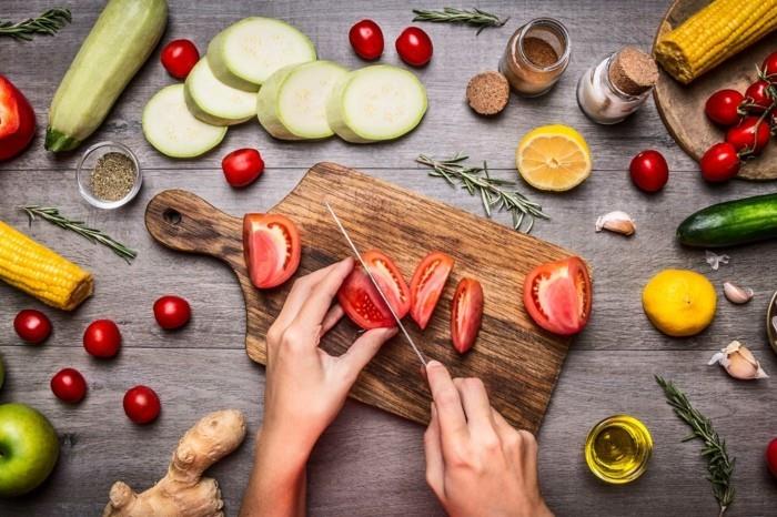 vegan χάνετε βάρος υγιεινή κατανάλωση ντομάτες τζίντζερ δεντρολίβανο καλαμπόκι κολοκυθάκια λεμόνι ελαιόλαδο
