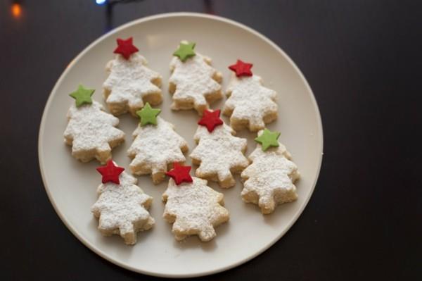 Πιάτο με μπισκότα χριστουγεννιάτικων δέντρων