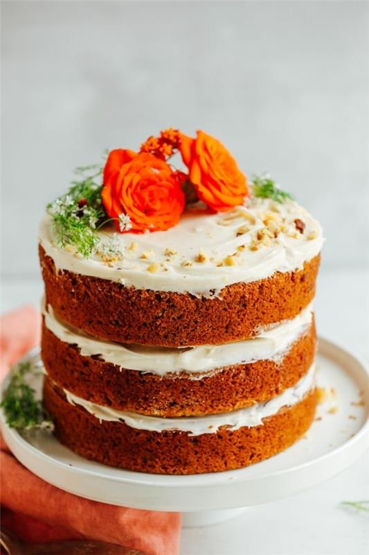 vegan καλοκαιρινό κέικ με καρότα και ξηρούς καρπούς