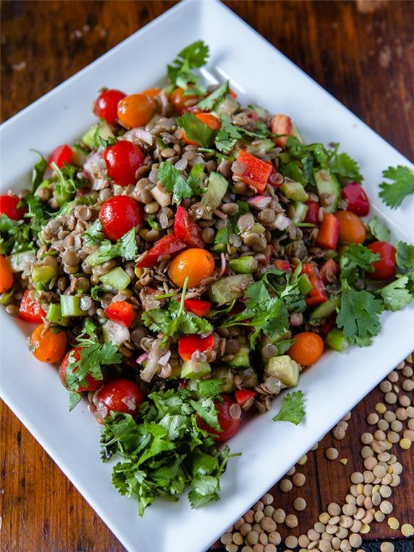 vegan φαγητό φρέσκια σαλάτα φακής