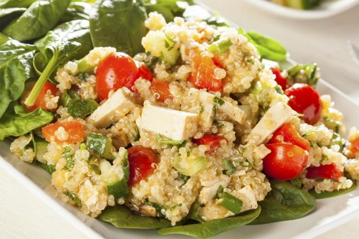 σαλάτα vegan quinoa tofu