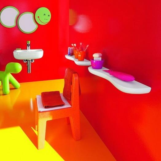 παιχνιδιάρικο σχέδιο ιδέα παιδικού μπάνιου πολύχρωμο, φωτεινό τρέξιμο