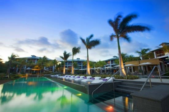 vieques island spa hotel πισίνα ξαπλώστρες φοίνικες χαλάρωση