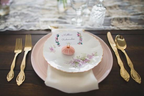 vintage κάρτα διακόσμησης τραπέζι γάμου κατασκευασμένη από περίβλημα αχινού