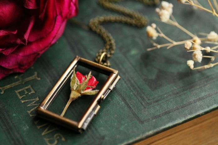 vintage κοσμήματα χειροποίητο κολιέ ορειχάλκινο μενταγιόν κόκκινο τριαντάφυλλο