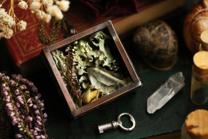 vintage κοσμήματα χειροποίητα χάλκινα μενταγιόν ορθογώνια πατημένα λουλούδια βρύα κρύσταλλο