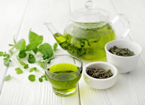 αναζωογονητικά τσάγια Το πράσινο τσάι είναι μια δημοφιλής επιλογή για την κούραση της άνοιξης