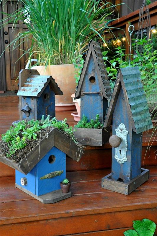 σπίτι πουλιών χτίζει ξύλο φιλικό προς το περιβάλλον μπλε