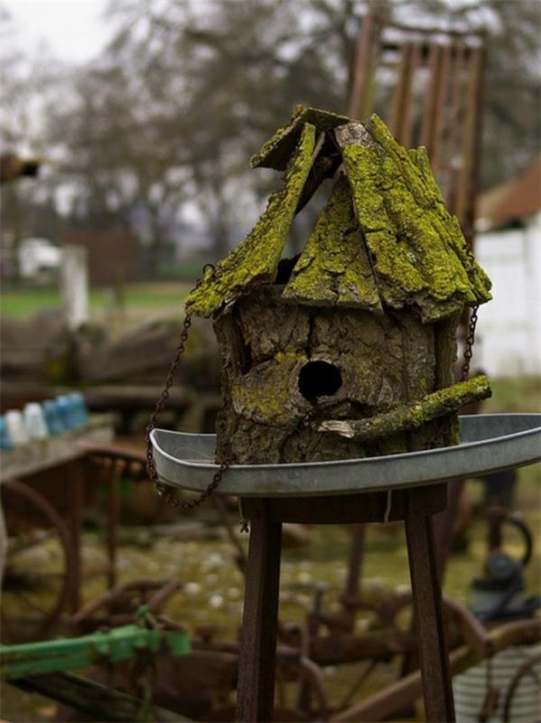 Το σπίτι των πουλιών κατασκευάζει ξύλο φιλικό προς το περιβάλλον σκοτεινό