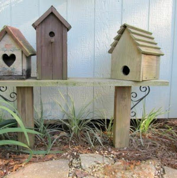 σπίτι πουλιών χτίζουν ξύλο φιλικό προς το περιβάλλον αρκετά