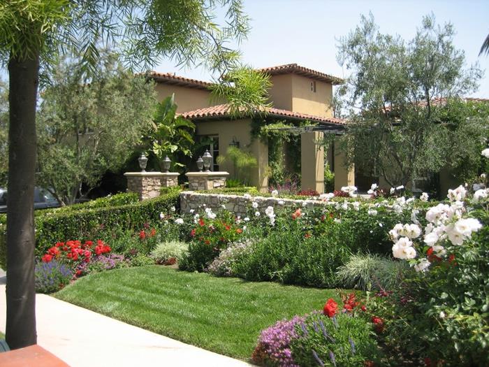 Δημιουργήστε ιδέες κήπου με λουλούδια γκαζόν στην αυλή