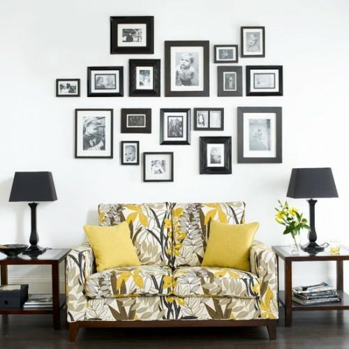διακόσμηση τοίχου με εικόνες καναπές λουλουδάτο μοτίβο