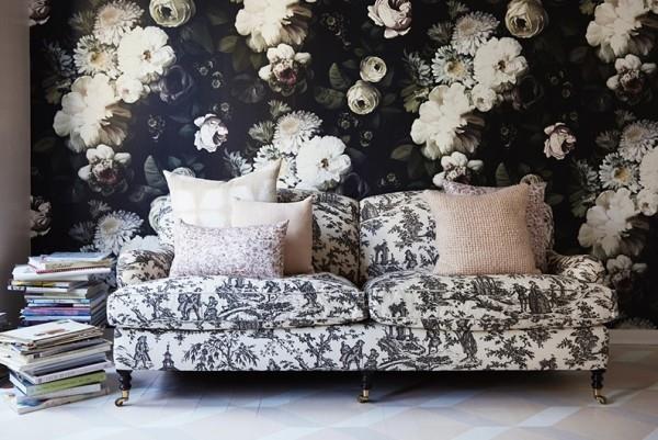 ιδέες διακόσμησης τοίχου με καναπέ παιώνιες στο σαλόνι