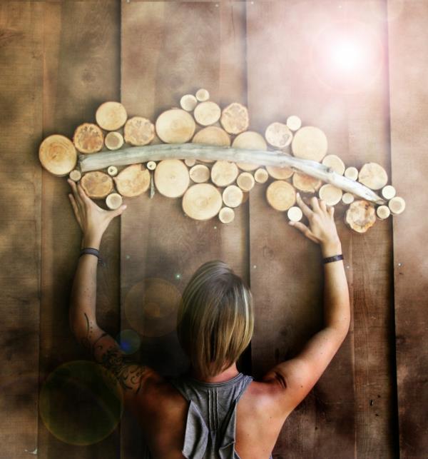 φτιάξτε μόνοι σας διακόσμηση τοίχων από φυσικούς ξύλινους δίσκους