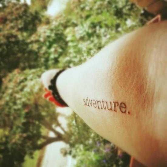 Wanderlust tattoo ιδέες περιπέτειας γράμματα