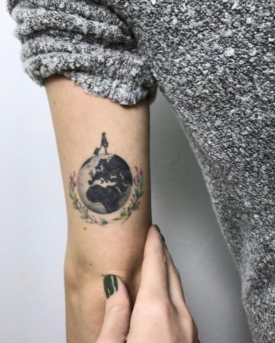 wanderlust τατουάζ ιδέες σφαίρα γυναίκα