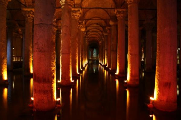 Υπέροχες πεζοπορικές εκδρομές στην Ευρώπη μουσείο φωτισμού κολώνων