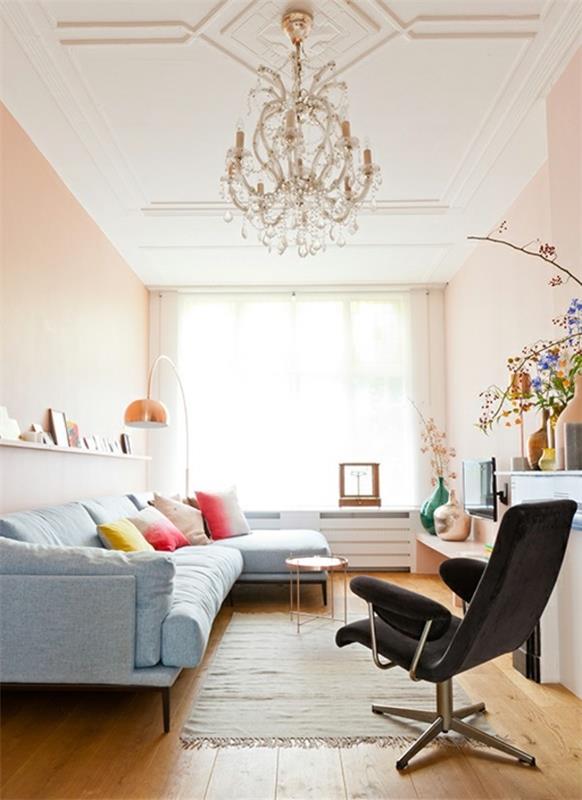 Το χρώμα του τοίχου βερίκοκο κάνει το σαλόνι άνετο, όμορφο καφενέ οροφή