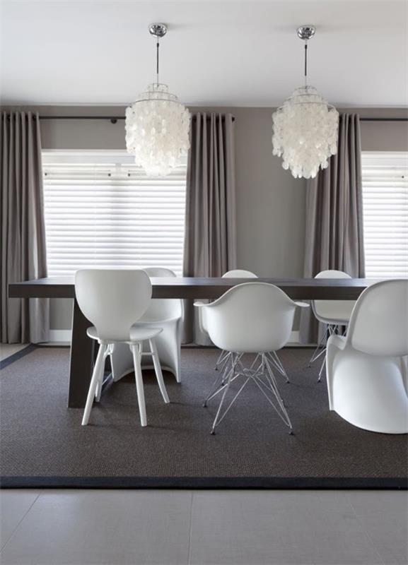 χρώμα τοίχου ανοιχτό γκρι τραπεζαρία με γκρι χαλί εργονομικές λευκές καρέκλες